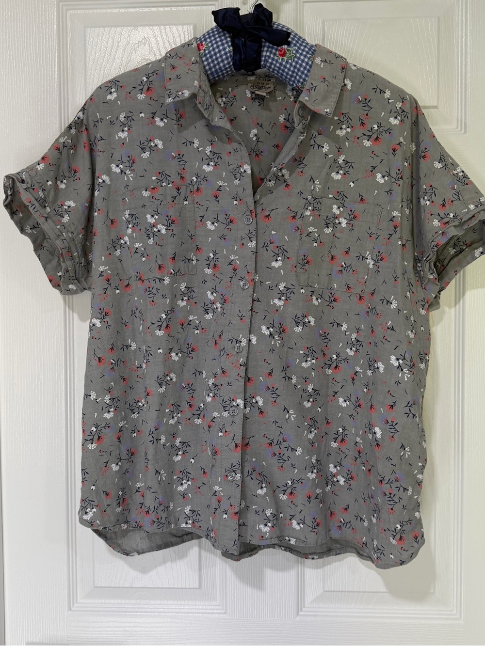 Como Vintage Gray Floral Short-Sleeve Button-Down Shirt
